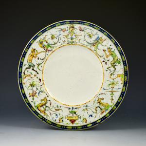 Piatto con decoro a grottesche <br>Manifattura Minghetti <br>Bologna, fine del sec. XIX